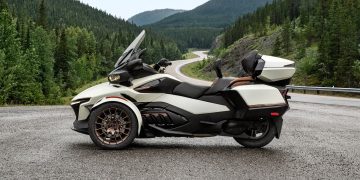 Can-Am Spyder: трицикл нового поколения — между мотоциклом и авто