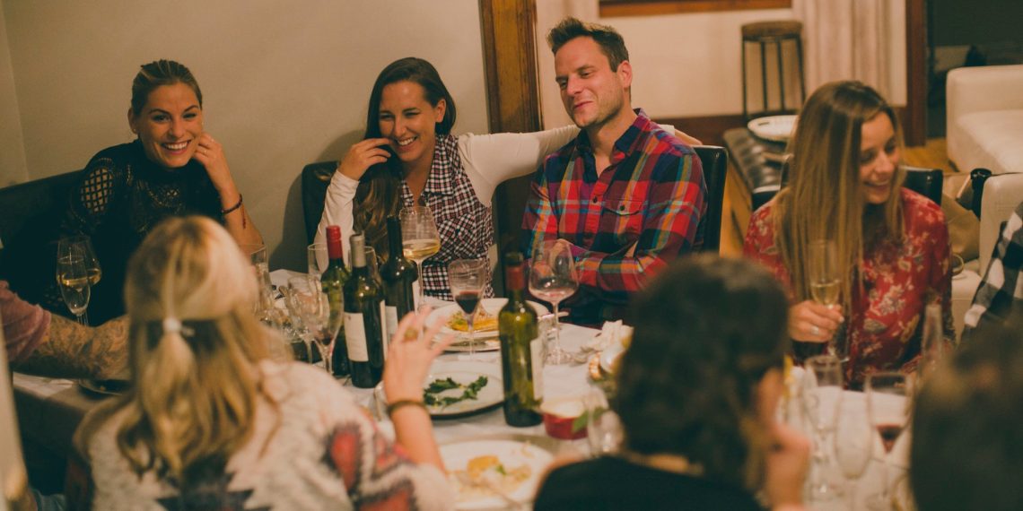 Сонник: к чему снятся гости в доме