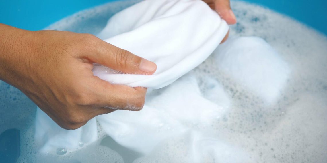 Как отбелить белые вещи: эффективные способы для сияющей чистоты