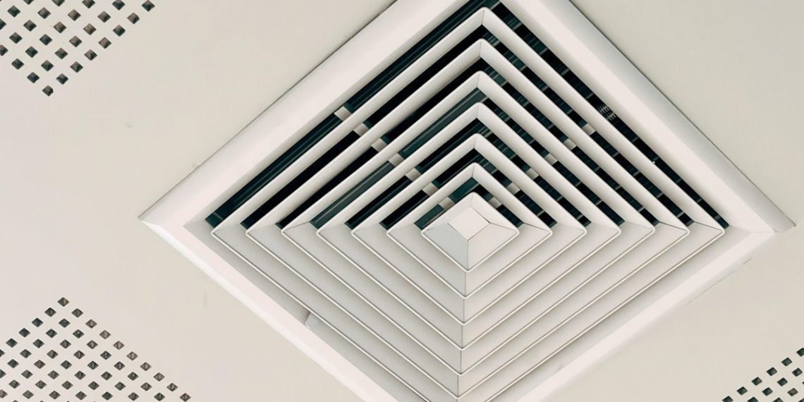 Як зняти решітку з витяжки: покрокова інструкція для очищення