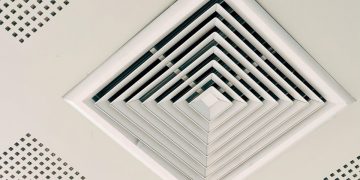 Як зняти решітку з витяжки: покрокова інструкція для очищення