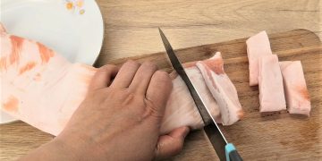 Що означає сон, у якому ви ріжете сало: народні та сучасні тлумачення