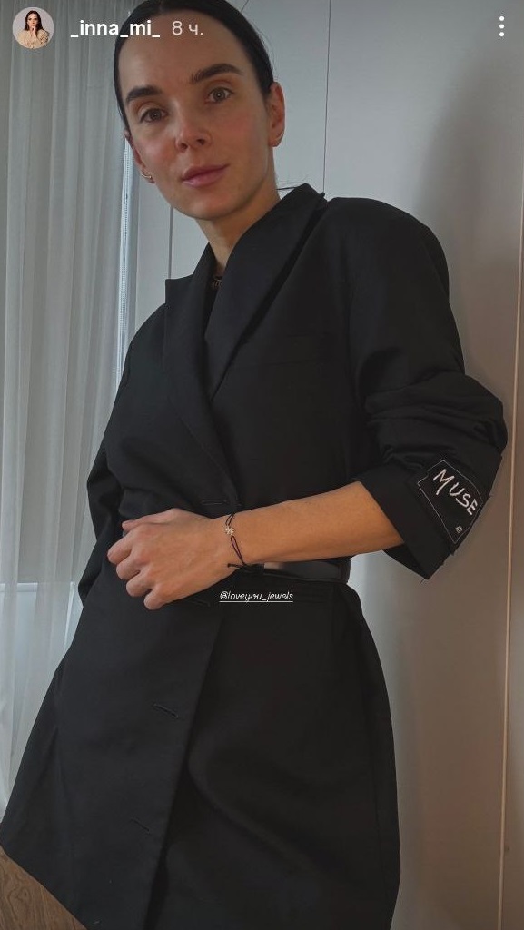 Дружина Мірошниченка показала, як носити високі чоботи та міні