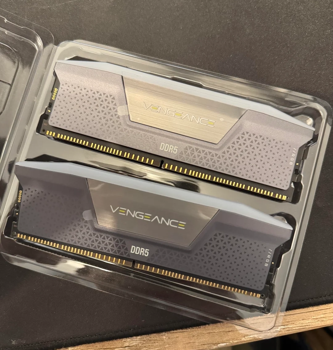 Замість пам’яті Corsair DDR5 96 ГБ вартістю $1000 користувачі отримали декоративні модулі за $35 — кількість випадків збільшується