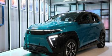 Схожий на “‎китайця”‎, але коштує як “Тесла‎”: Росія почне продаж власного електромобіля