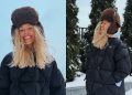 Шапка-вушанка знову в моді: Даша Квіткова показала актуальний зимовий “лук”