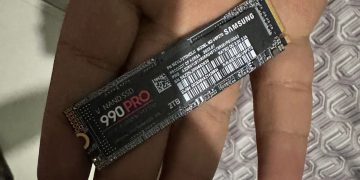Фейковые SSD с легкостью обманывают Windows: на деле “бюджетный” Samsung 990 PRO был медленнее флешки 2005 года