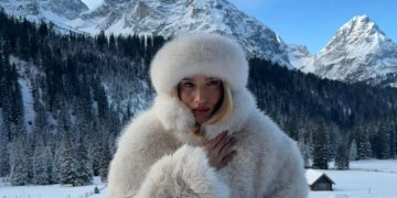 Зимовий стиль дружини Стейтема: як вона носить шуби та екошкіру